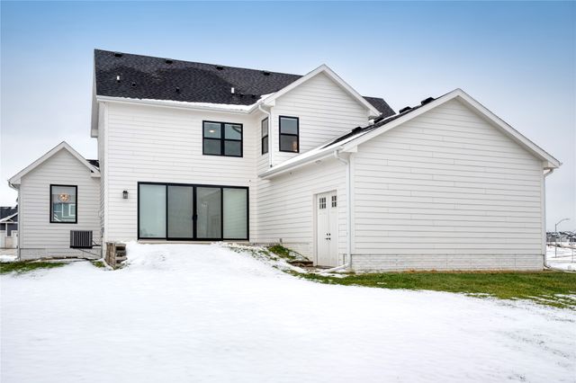5204 149th Street, Urbandale, IA 50323