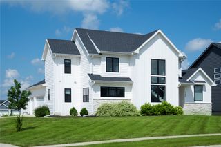 5204 149th Street, Urbandale, IA 50323