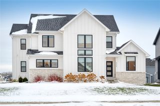 5204 149th Street, Urbandale, IA 50323