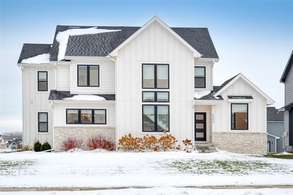 5204 149th Street, Urbandale, IA 50323