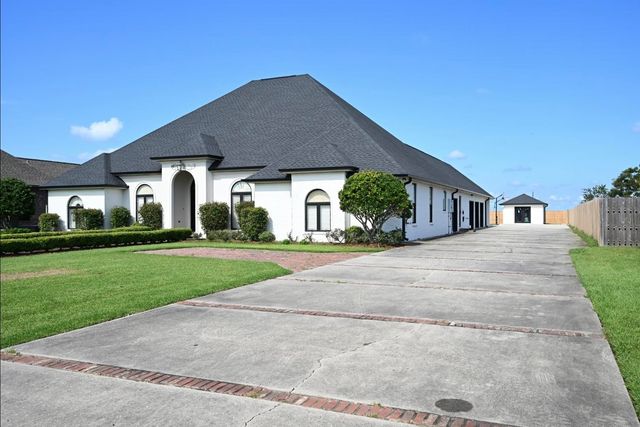 215 Olivia Drive, Thibodaux, LA 70301