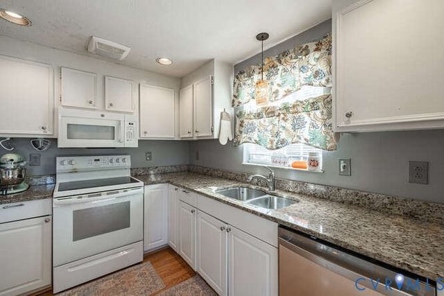 1329 Wadsworth Dr, Chesterfield, VA 23236