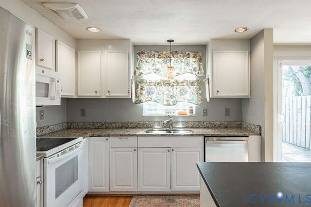 1329 Wadsworth Dr, Chesterfield, VA 23236