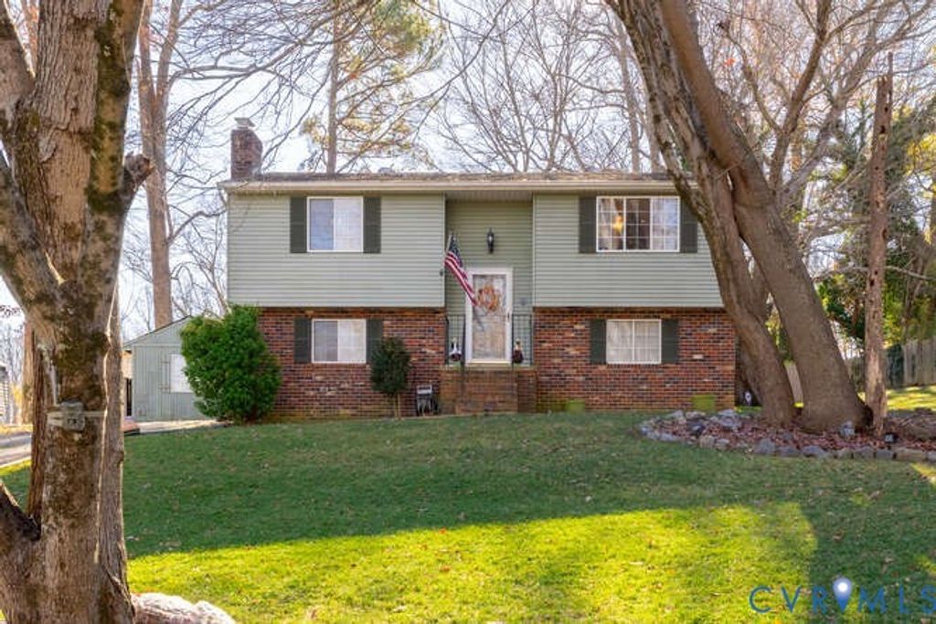 1329 Wadsworth Dr, Chesterfield, VA 23236