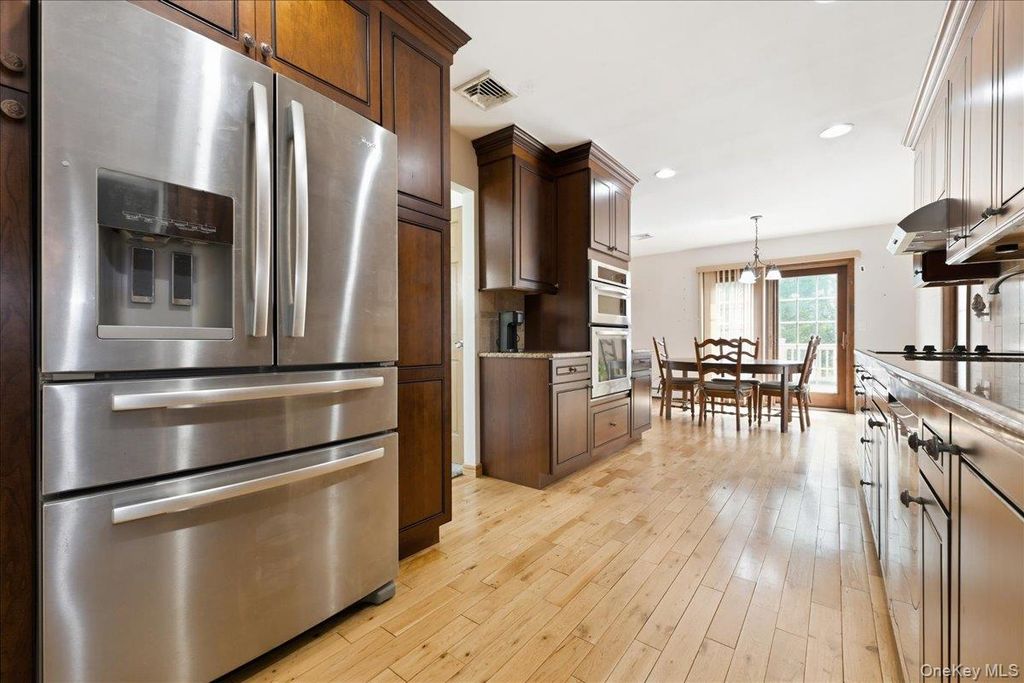 244 Neptune Avenue, West Babylon, NY 11704 — photo 3
