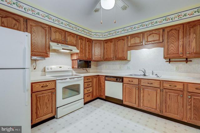 68 ASHLEA VILLAGE, New Holland, PA 17557