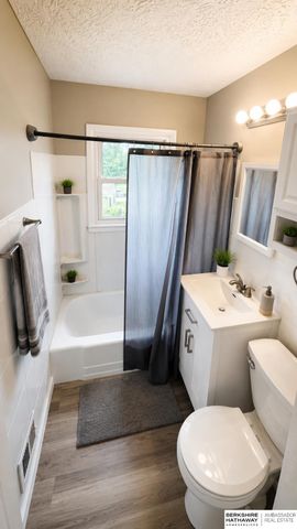 7452 Rogers Road, Omaha, NE 68124