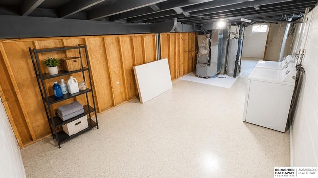 7452 Rogers Road, Omaha, NE 68124