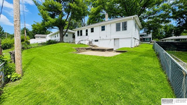 7452 Rogers Road, Omaha, NE 68124