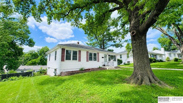 7452 Rogers Road, Omaha, NE 68124