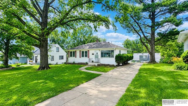 7452 Rogers Road, Omaha, NE 68124