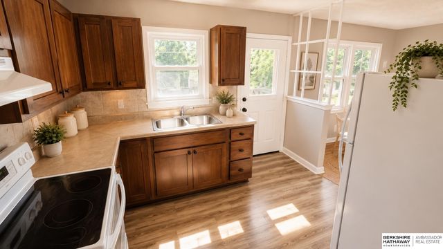 7452 Rogers Road, Omaha, NE 68124