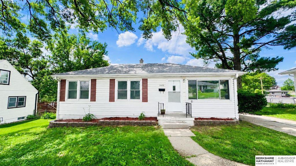 7452 Rogers Road, Omaha, NE 68124