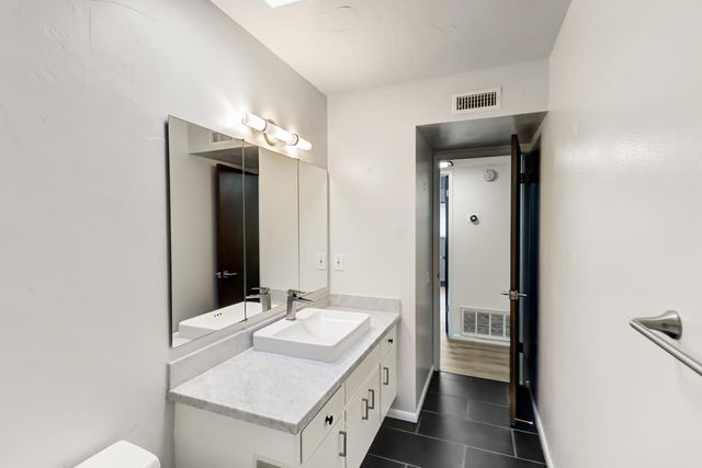 4709 McNeese Ct, Sacramento, CA 95841