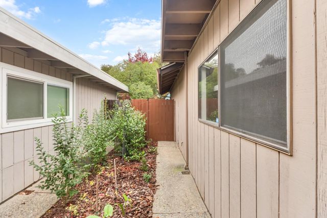 4709 McNeese Ct, Sacramento, CA 95841