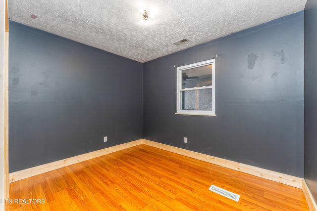 115 Oak Lane, Caryville, TN 37714