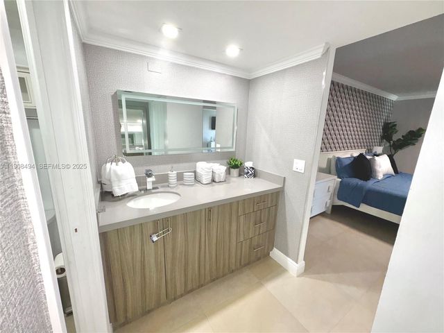 20500 W Country Club Drive 501, Aventura, FL 33180