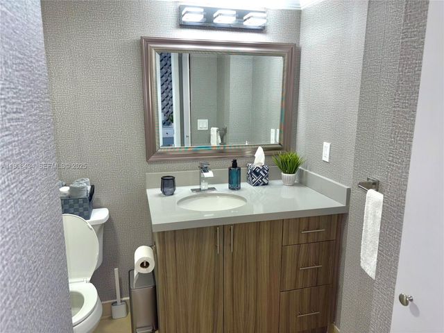 20500 W Country Club Drive 501, Aventura, FL 33180