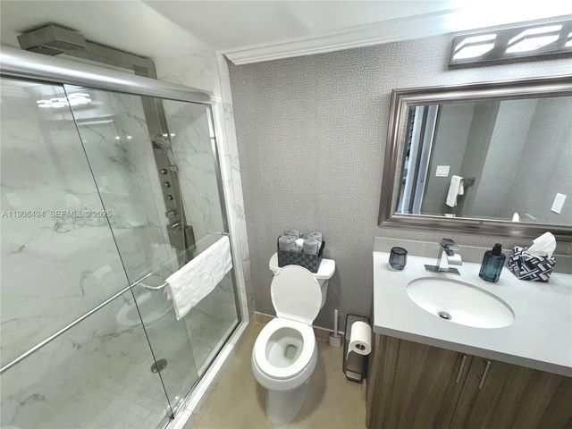 20500 W Country Club Drive 501, Aventura, FL 33180