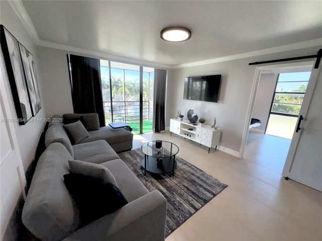 20500 W Country Club Drive 501, Aventura, FL 33180