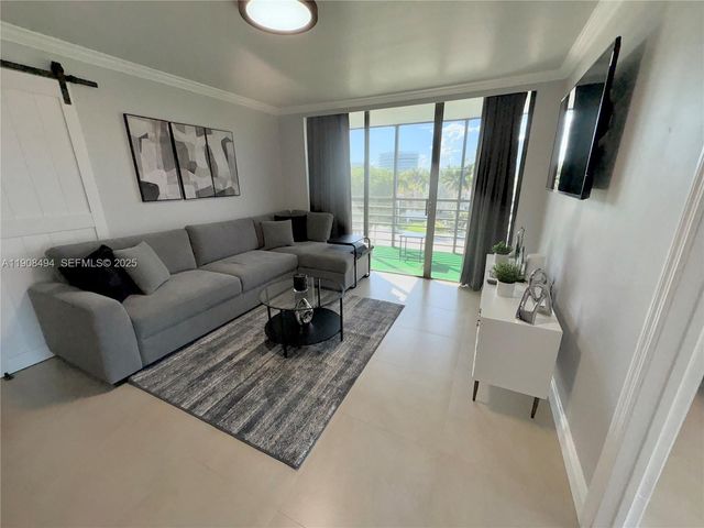 20500 W Country Club Drive 501, Aventura, FL 33180