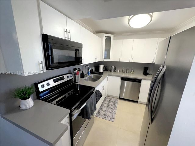 20500 W Country Club Drive 501, Aventura, FL 33180