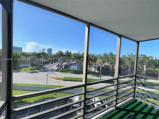 20500 W Country Club Drive 501, Aventura, FL 33180