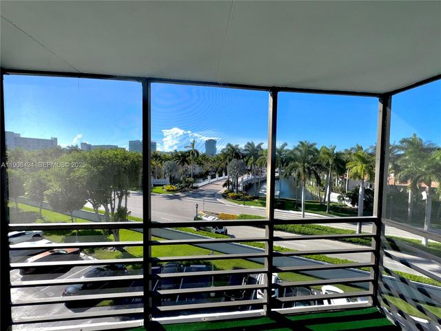 20500 W Country Club Drive 501, Aventura, FL 33180