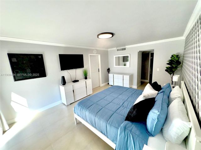 20500 W Country Club Drive 501, Aventura, FL 33180