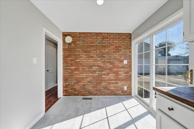 2105 Mountain AVE, Salem, VA 24153