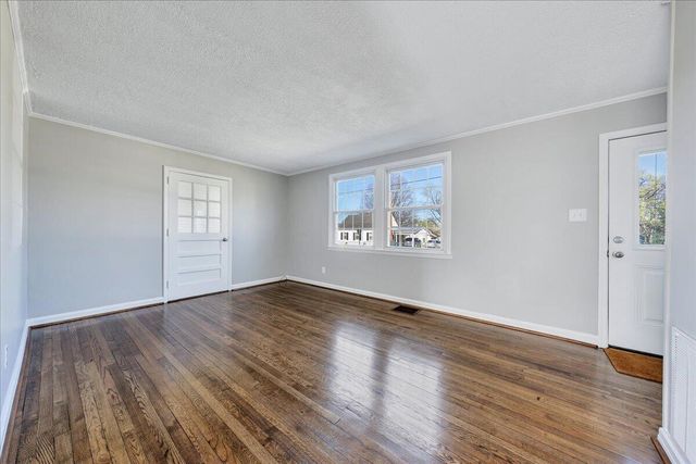 2105 Mountain AVE, Salem, VA 24153