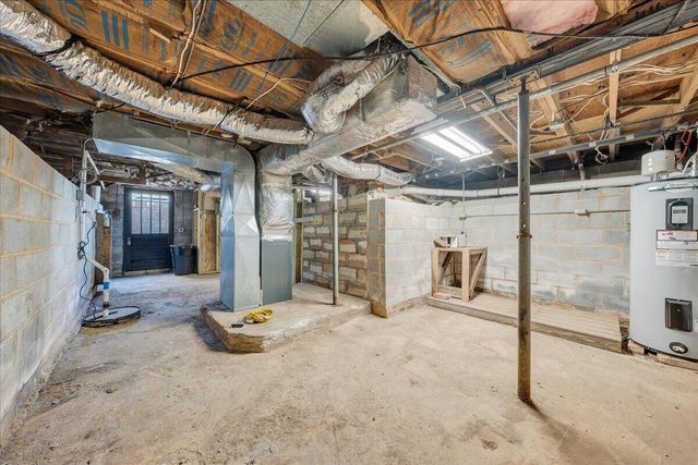 2105 Mountain AVE, Salem, VA 24153