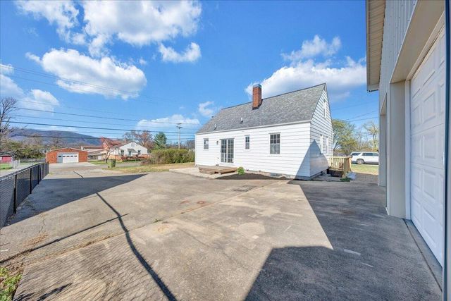 2105 Mountain AVE, Salem, VA 24153