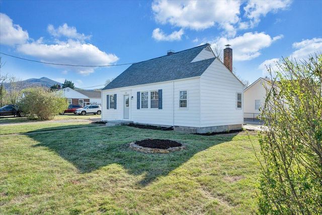 2105 Mountain AVE, Salem, VA 24153