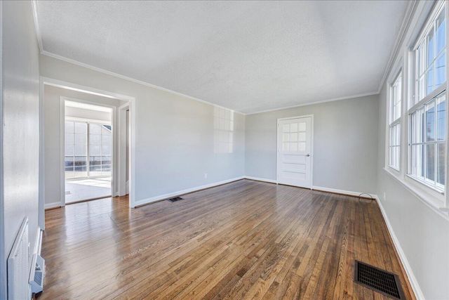 2105 Mountain AVE, Salem, VA 24153