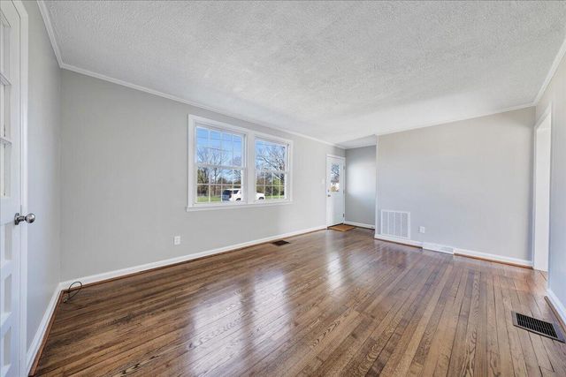 2105 Mountain AVE, Salem, VA 24153