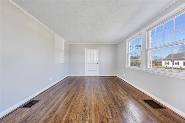 2105 Mountain AVE, Salem, VA 24153