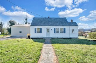 2105 Mountain AVE, Salem, VA 24153