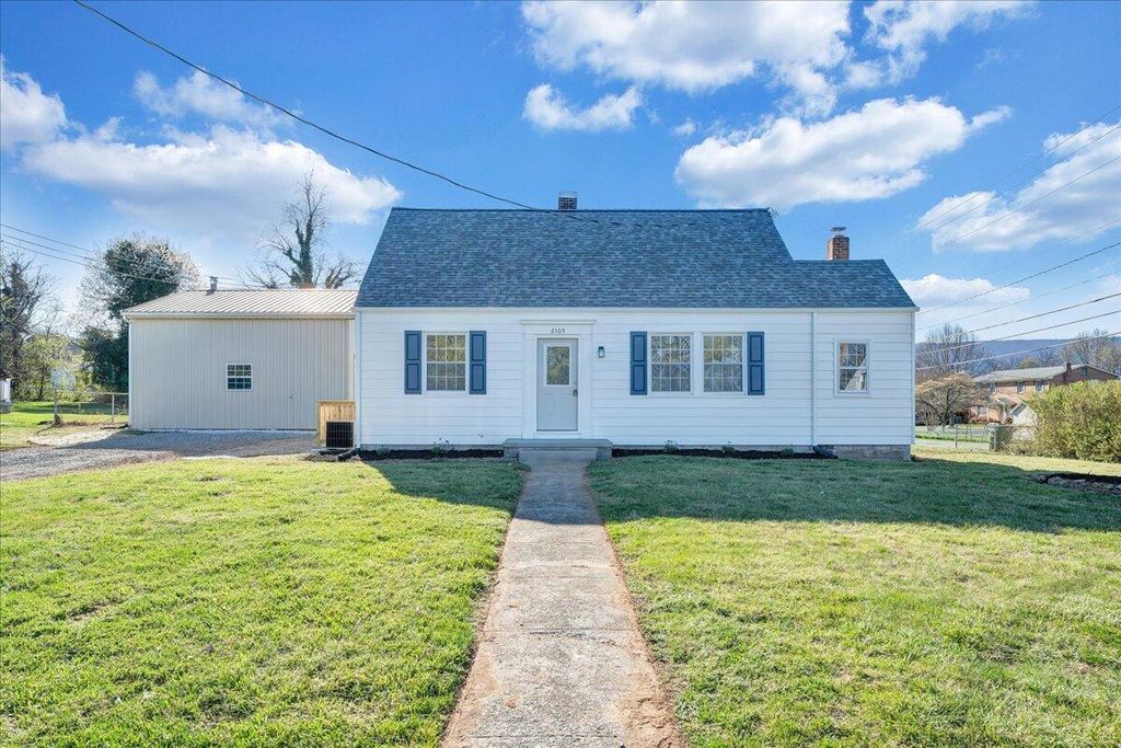 2105 Mountain AVE, Salem, VA 24153