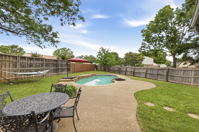 1814 Leafwood Court, Grapevine, TX 76051