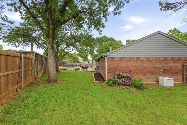1814 Leafwood Court, Grapevine, TX 76051