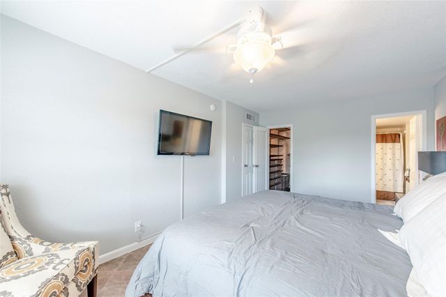 1831 NE 38th St 206, Fort Lauderdale, FL 33308