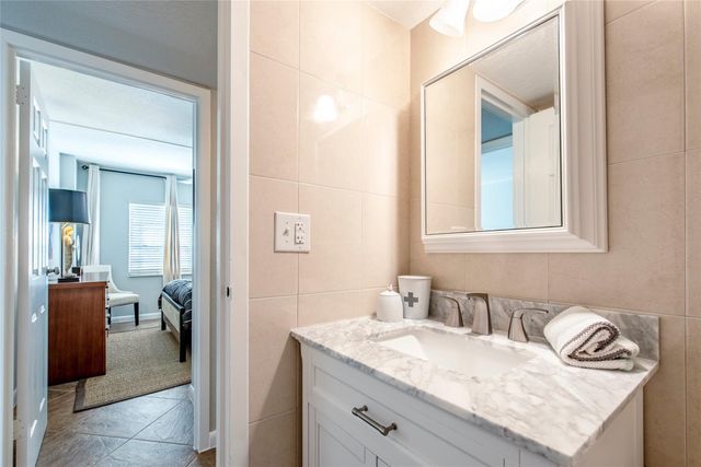 1831 NE 38th St 206, Fort Lauderdale, FL 33308