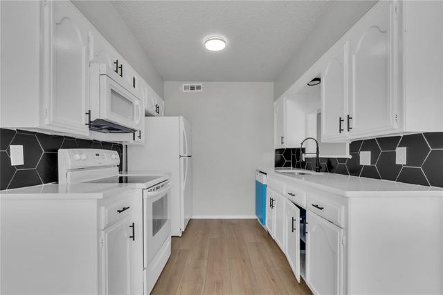 11329 N May Avenue, Oklahoma City, OK 73120