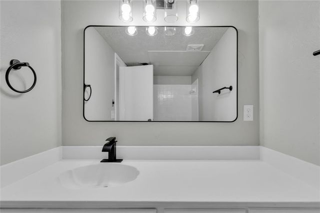 11329 N May Avenue, Oklahoma City, OK 73120