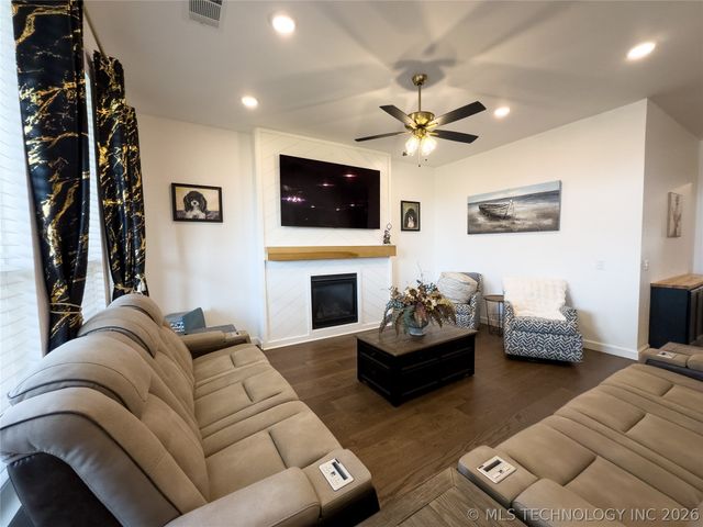 16174 S 89th East Avenue, Bixby, OK 74008