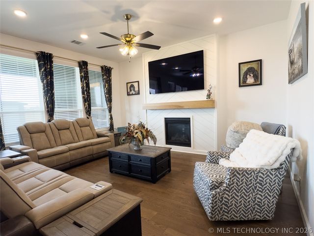 16174 S 89th East Avenue, Bixby, OK 74008