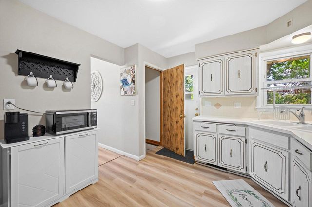 6830 W Plainfield AVENUE, Greenfield, WI 53220
