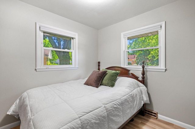 6830 W Plainfield AVENUE, Greenfield, WI 53220