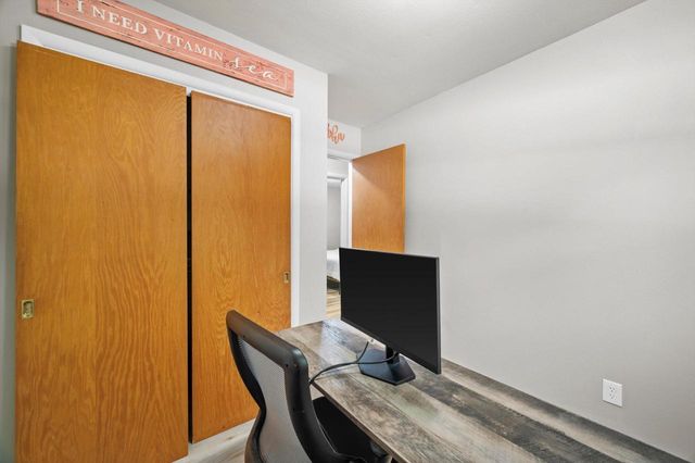 6830 W Plainfield AVENUE, Greenfield, WI 53220